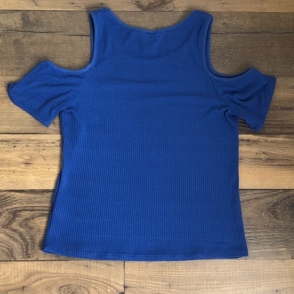 Mossimo Supply Co. Cold Shoulder Shirt ❄️ - Picture 2 of 3